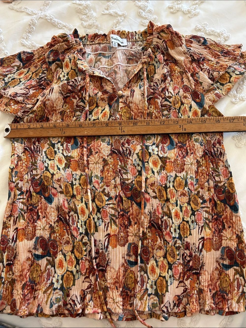En Saison Candela top features a vibrant, multi-colored floral print med - Picture 7 of 8